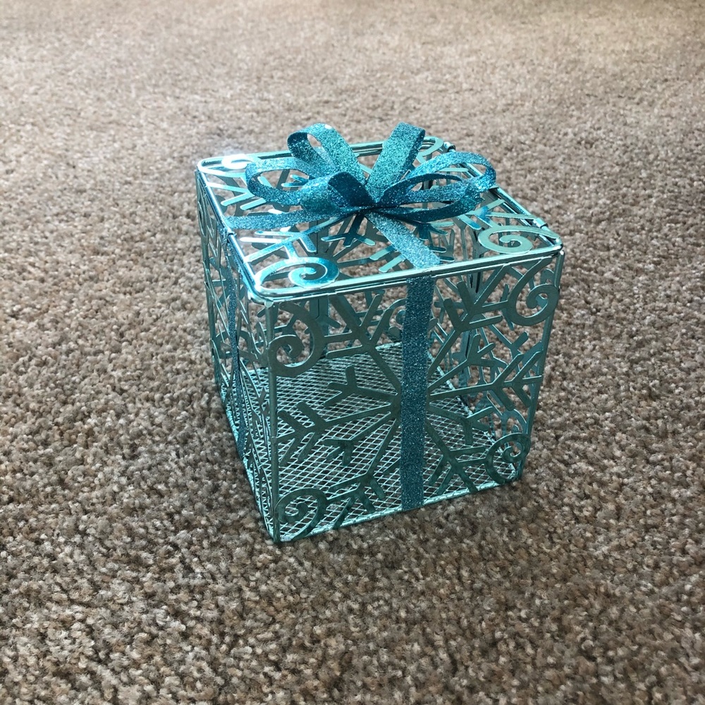 🎄 Metal Christmas Present Decor 🎄